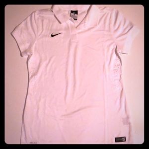 Nike Women’s Dri-Fit collated Shirt